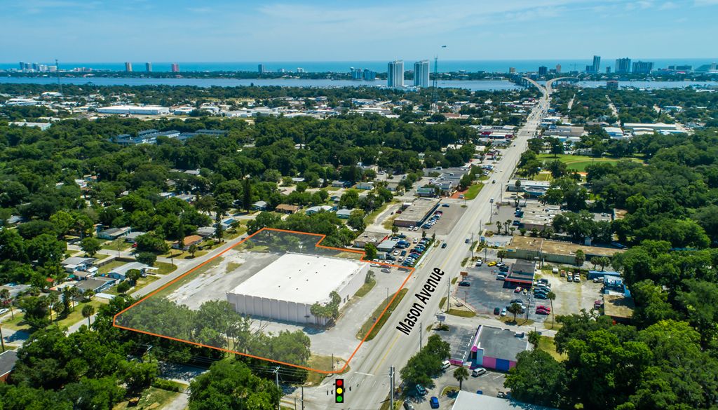 Freestanding Building on Lit Corner: 660 Mason Avenue, Daytona Beach, FL 32117